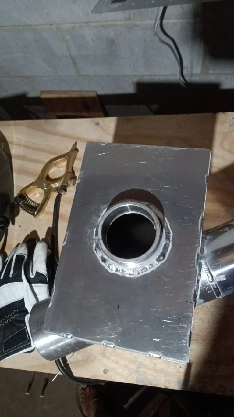 Weld detail around a threaded fitting